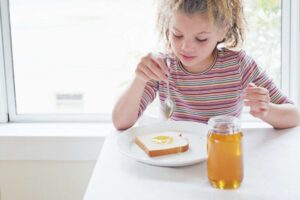 ما هي أشهر المفاهيم والأساطير الخاطئة حول التوحد وعلاجه؟